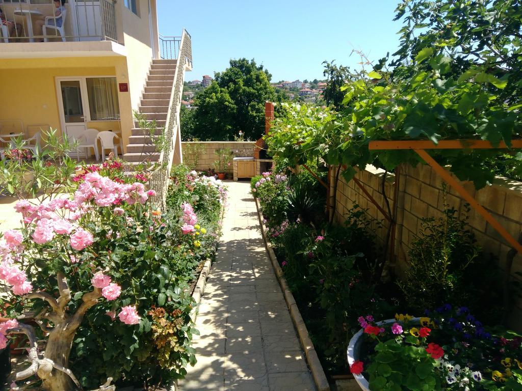 ביאלה Eleonor Guest House מראה חיצוני תמונה
